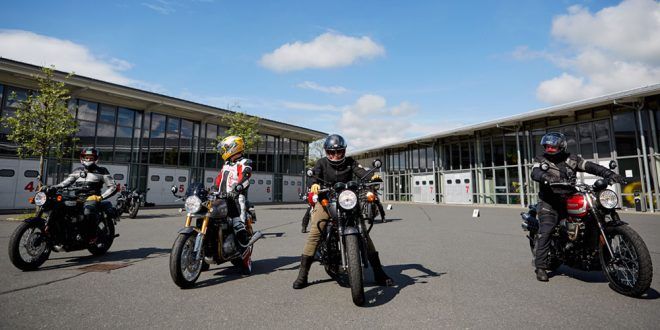 Reportage: Triumph-Bogen » 13 » 082 4971 Motor Rausch web
